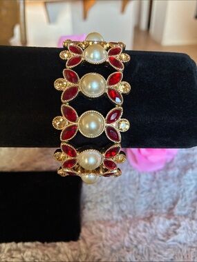 Gold-Tone Pearl and Red Crystal Stretch Bracelet